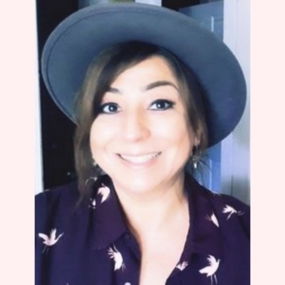 Meet your Posher, Mel - Picture 1 of 5